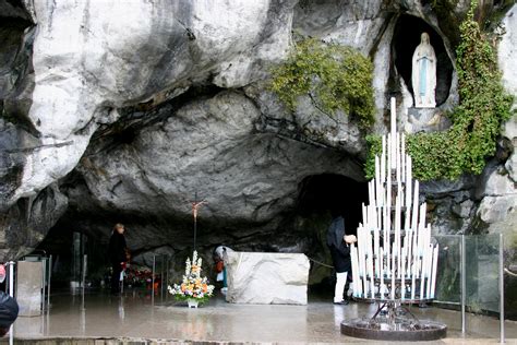  Grotte of Our Lady of Lourdes: Wspaniałe Miejsce Piękna i Pobożności w General Santos!