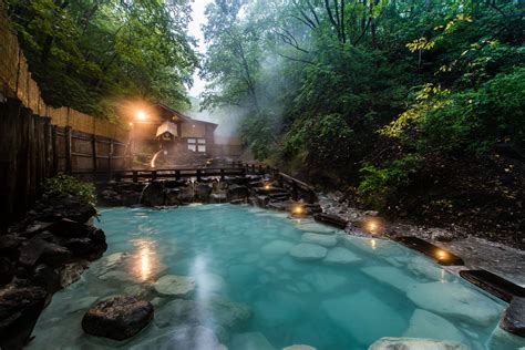 Zao Hot Springs: Relaksacyjne kąpiele w sercu gór Zao!